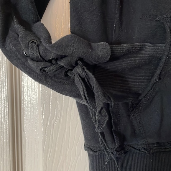 Hard Rock Cafe zip up. Slim fit. - Picture 5 of 7